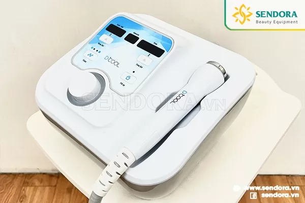 Máy điện di D-COOL có công dụng trẻ hóa da, làm mờ sắc tố, tẩy tế bào chết