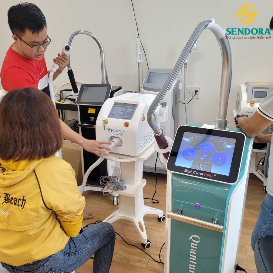 Bảng giá 7 loại máy xóa xăm tốt nhất hiện nay 41 Khách Hàng Được Tư Vấn Và Test Máy Xóa Xăm Tại Sendora Trước Khi Mua Hàng