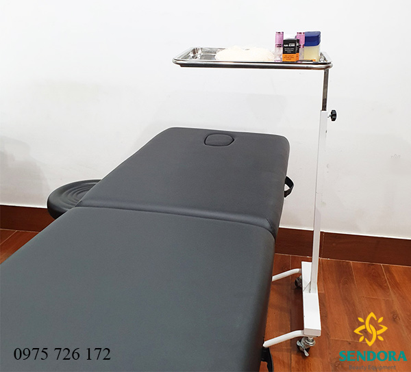 Trang thiết bị phòng tiểu phẫu căn bản gồm những gì? 17 Giá Mayo chân sắt sơn tĩnh điện dùng cho phòng tiểu phẫu
