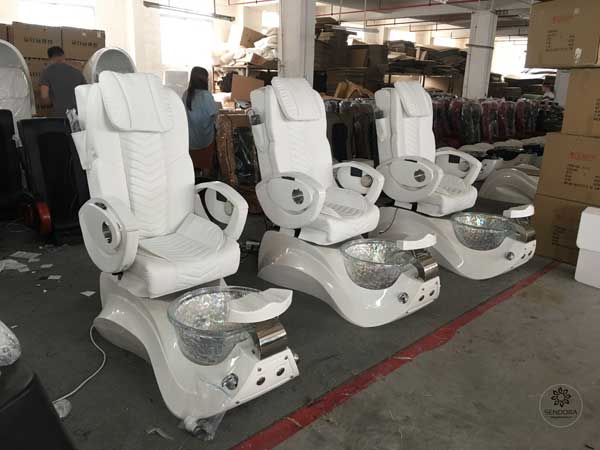 2021, ở đâu bán ghế nail giá rẻ nhất, hàng nhập khẩu chất lượng cao? 9 Trung Quốc là một trong những quốc gia bán ghế nail giá rẻ nhất thế giới với các loại ghế nail cao cấp, ghế Pedicure full chức năng
