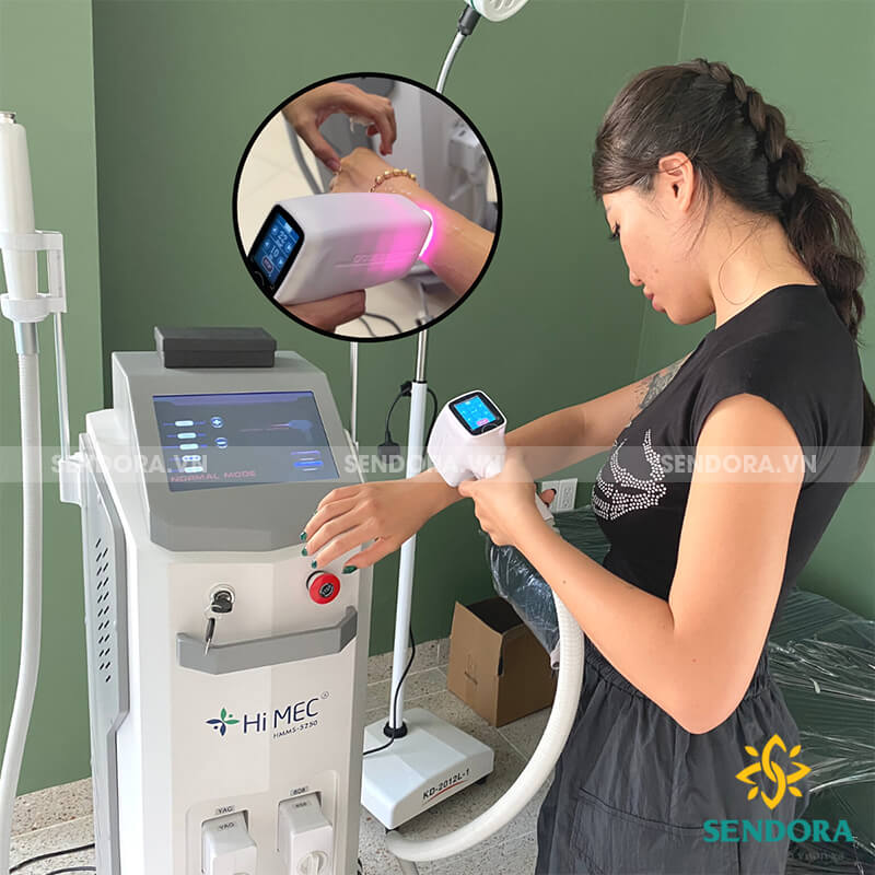 Ánh sáng từ máy triệt lông Diode Laser hoàn toàn không gây lóa mắt