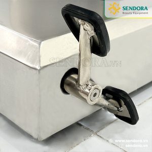 Giường phẫu thuật/ bàn mổ chỉnh điện Hi-MEC SB-803 19 Bàn đạp nâng hạ bánh xe hỗ trợ di chuyển