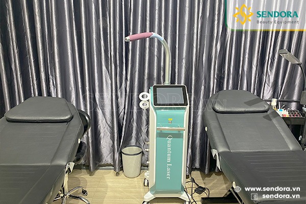 Bàn giao máy xóa xăm Quantum Laser tại Suri Beauty Lab - Phú Yên