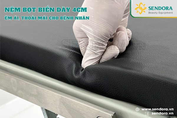 Nệm bọt biển dày 4cm mang đến cảm giác êm ái cho bệnh nhân