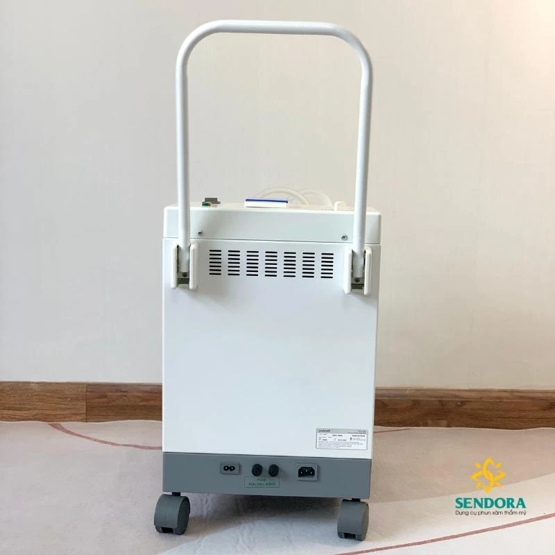 Máy hút điện dễ dàng vận chuyển với 4 bánh xe