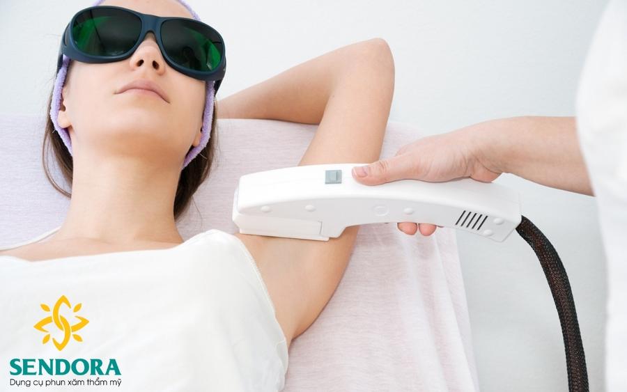 Máy Triệt Lông Bằng Laser Đáng Mua Nhất Năm 2022 6 Máy triệt lông bằng laser là thiết bị sử dụng chùm sáng cường độ cao để loại bỏ lông