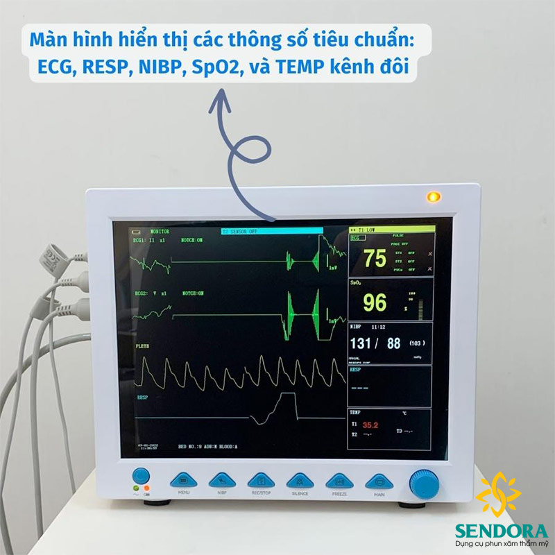 Máy sử dụng màn hình màu TFT 12.1" hiển thị 5 thông số tiêu chuẩn