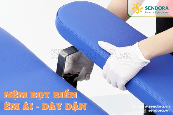 Nệm bọt biển êm ái, dày dặn, đảm bảo an toàn cho người bệnh