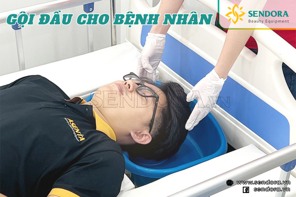 Giường hồi sức cấp cứu ICU có thể gội đầu cho bệnh nhân