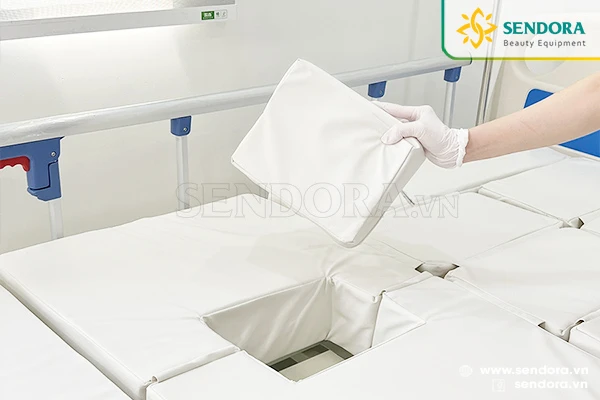 Nệm có thiết kế thông minh hỗ trợ người bệnh đi vệ sinh