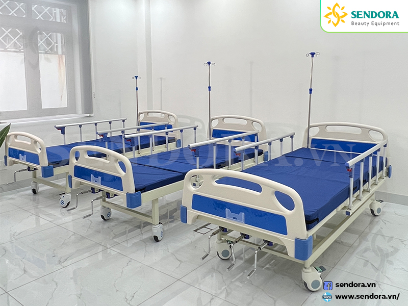 Giường y tế đa năng trong setup phòng mổ Giường y tế đa năng trong setup phòng mổ