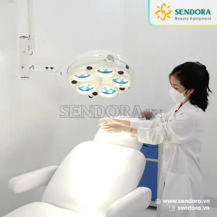 Đèn mổ phẫu thuật treo tường Led 30 bóng dùng cho bệnh viện, phòng khám, thú y