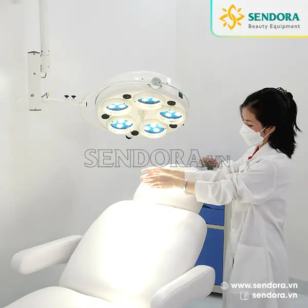 Đèn mổ phẫu thuật treo tường Led 30 bóng dùng cho bệnh viện, phòng khám, thú y