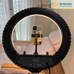 Đèn Phun Xăm Led Ring HQ-18 13 Vừa làm cho khách vừa livetream là 1 trong những tiện ích trên đèn phun xăm HQ-18