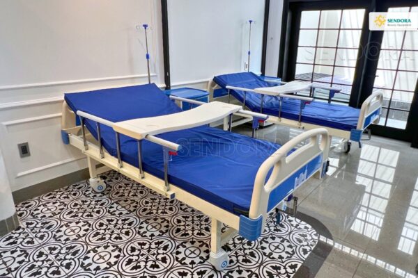 Bàn giao 10 giường y tế 1 tay quay cho phòng khám tại City Land Gò Vấp