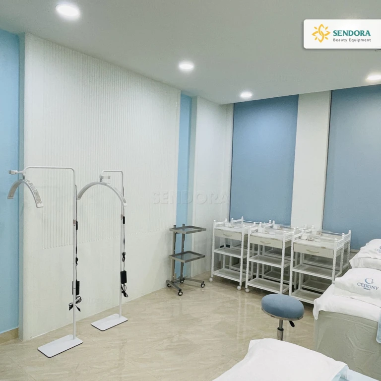 Sendora bàn giao nội thất & thiết bị điều trị cho Celony