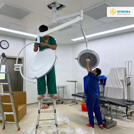 Bàn Giao Đèn Phẫu Thuật Treo Trần hai nhánh LED700/700
