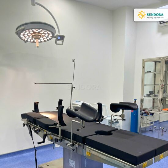Giường phẫu điện và đèn mổ treo trần LED500