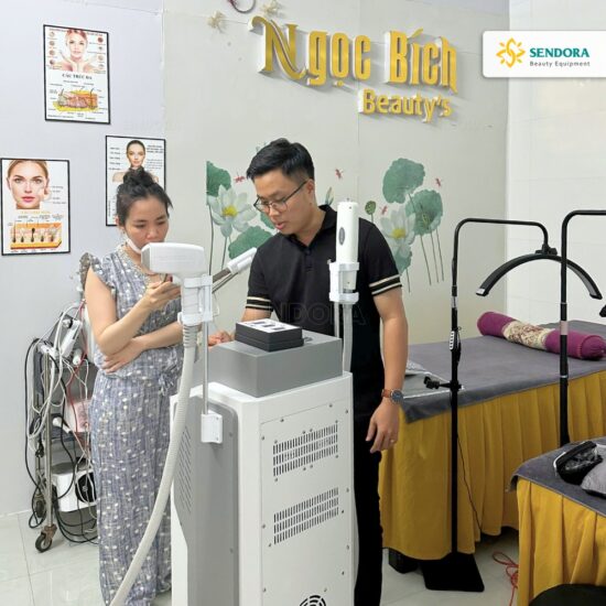 Bàn giao máy laser triệt lông xoá xăm 2in1 tại Ngọc Bích Beauty's