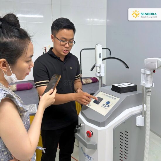Bàn giao máy laser triệt lông xoá xăm 2in1 tại Ngọc Bích Beauty's