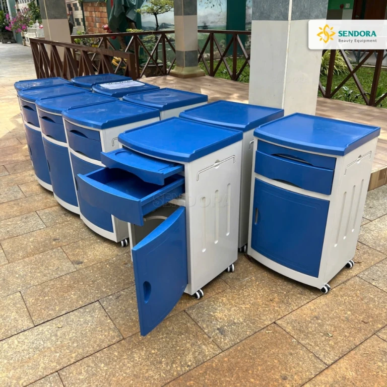 Bàn giao 10 tủ đầu giường y tế tại HCM