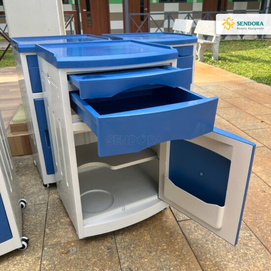Bàn giao 10 tủ đầu giường y tế tại HCM