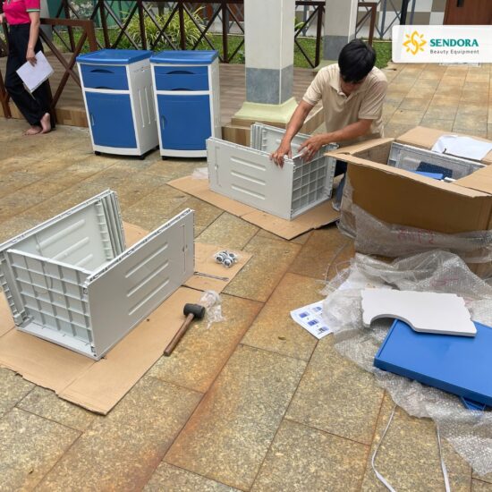 Bàn giao 10 tủ đầu giường y tế tại HCM