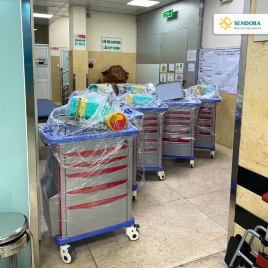 Bàn giao xe 7 đẩy tiêm thuốc di động trong bệnh viện và phòng khám